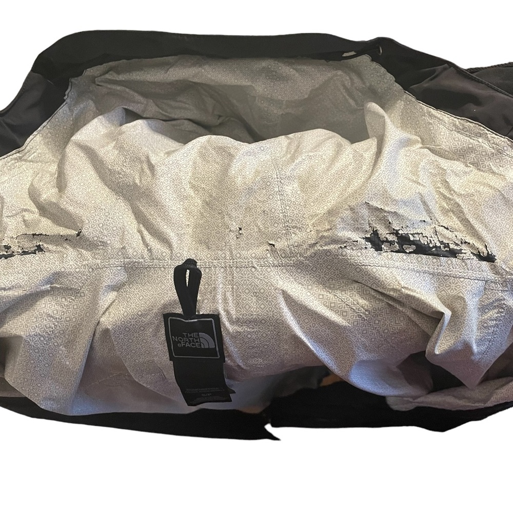 NWOT black North Face raincoat with hood Brand new worn a handful of times - Picture 9 of 10